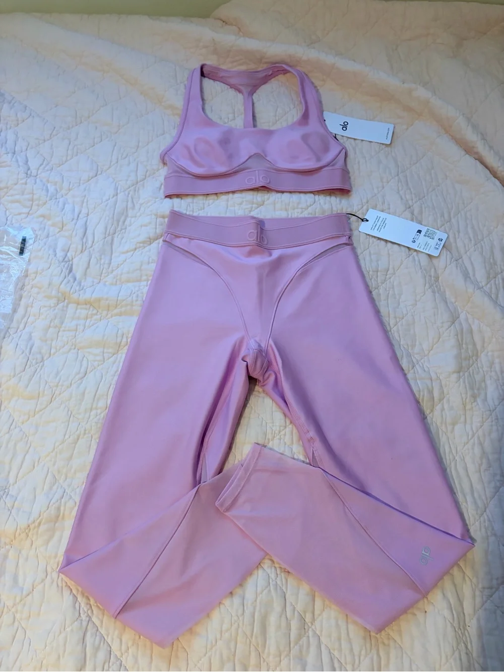 NWT Alo Yoga Airlift Rebel Bra & Leggings Set